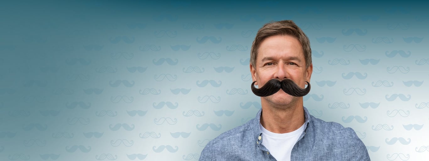 Man med mustasch stödjer Movember, Cowab. Foto