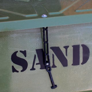 Stropplås till sandlåda