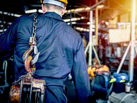 Industriarbeider på jobb. Foto