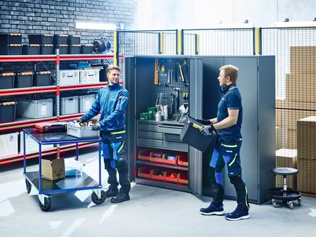 Bordvogn, oppbevaringsskap, pallereol og montørstol fra Cowab. Foto