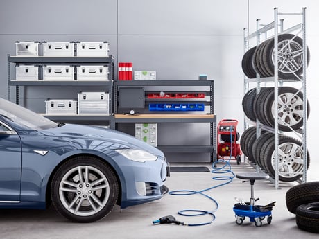 Praktisk utrustning för säker förvaring av däck. Foto