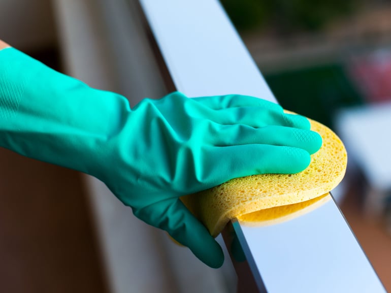 Rengjøring av rustfritt stål fra Cowab. Foto