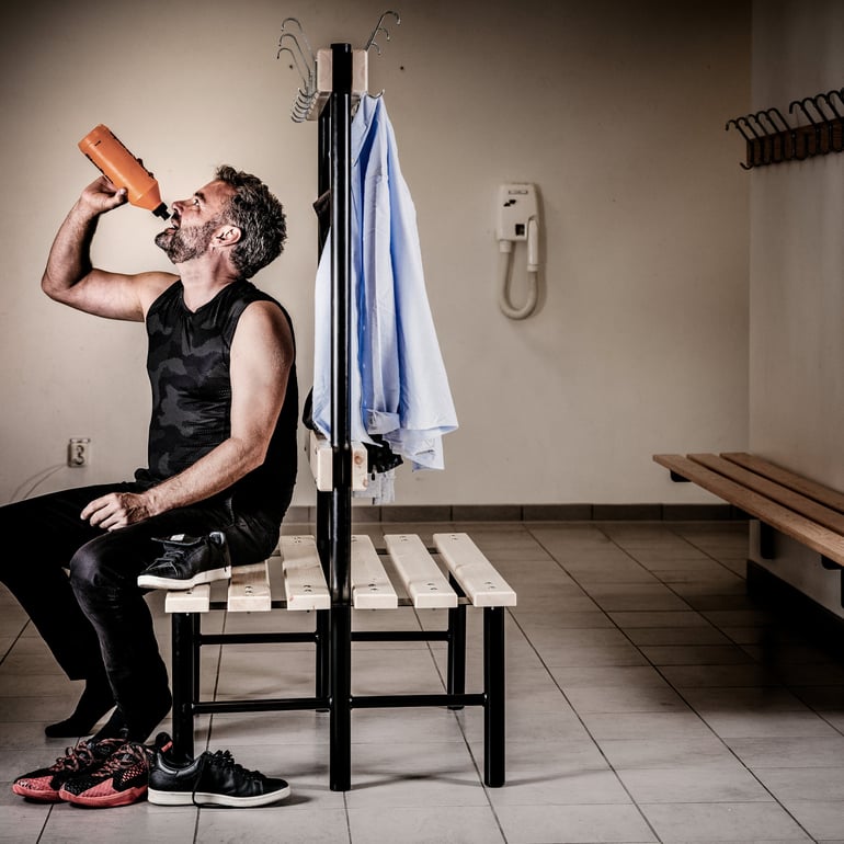 Knaggrekker og benker